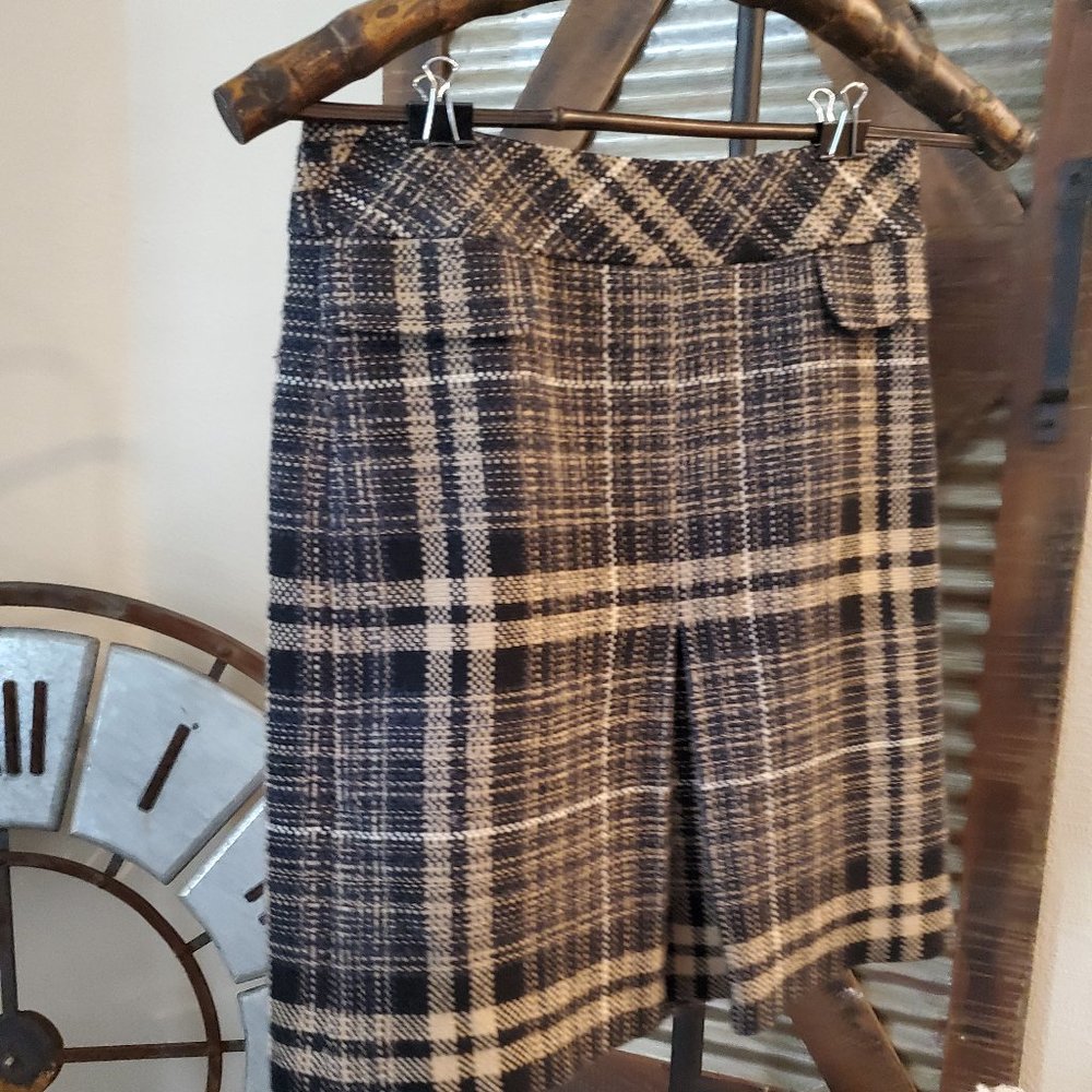 3/$20 Loft front pleated skirt